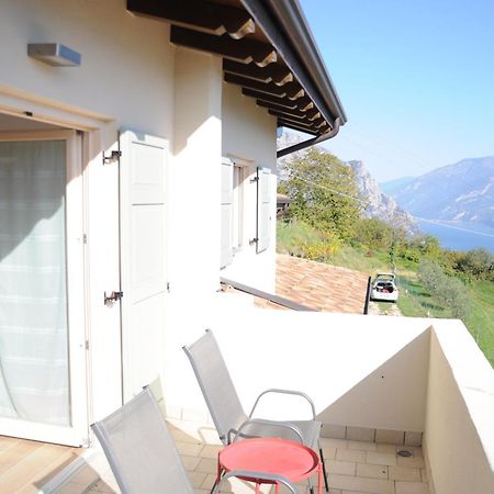 Villetta 56 Blu Yellow And Red Lake View Garden Private Parking By Garda Domus Mea Tremosine Экстерьер фото