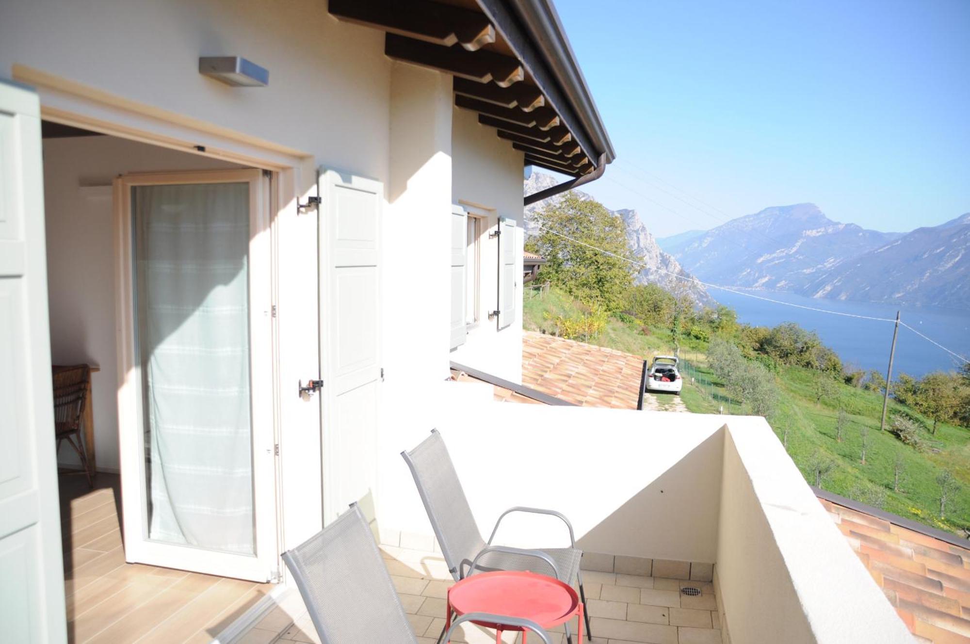Villetta 56 Blu Yellow And Red Lake View Garden Private Parking By Garda Domus Mea Tremosine Экстерьер фото